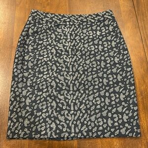 Banana Republic size 4 petite navy and white lined skirt with slit.Beautiful